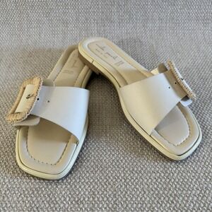 Mila Paoli Women's Size 8 Cream Single Leather One Band Sandal with Buckle